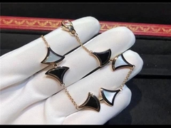 Elegant Divas Dream 18K Gold Diamond Bracelet With Agate And White Shell